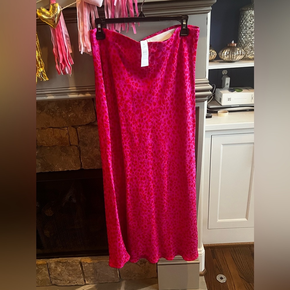 Vibrant Pink Skirt with heart- Loft size L nwt
